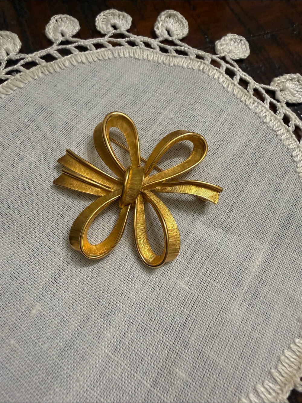 Vintage Gold Bow Ribbon Brooch - Women Jewelry
